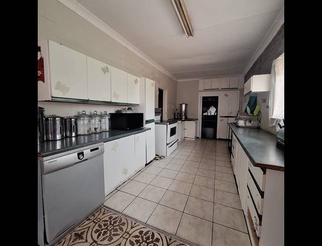 3 BEDROOM HOUSE FOR SALE IN RHODESFIELD